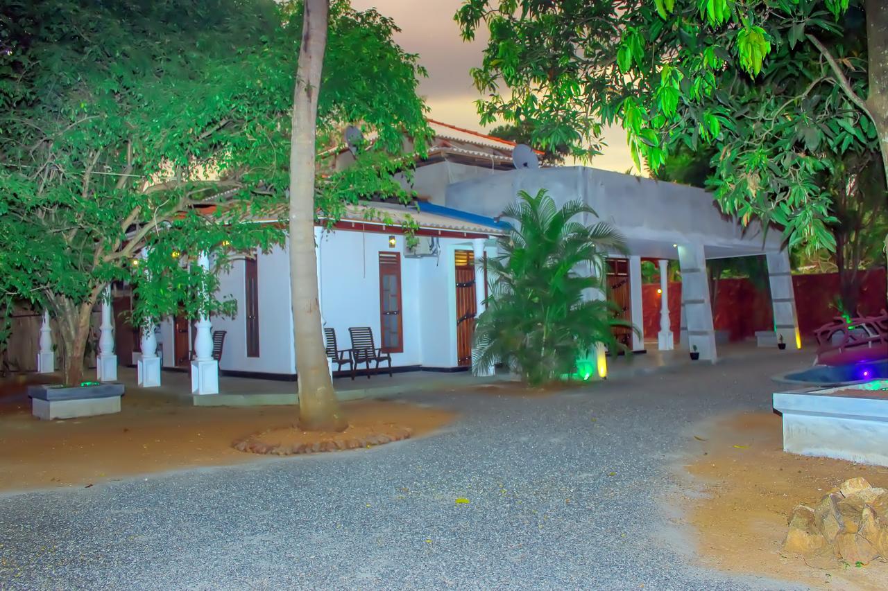 Induwara Safari Resort Udawalawe Luaran gambar