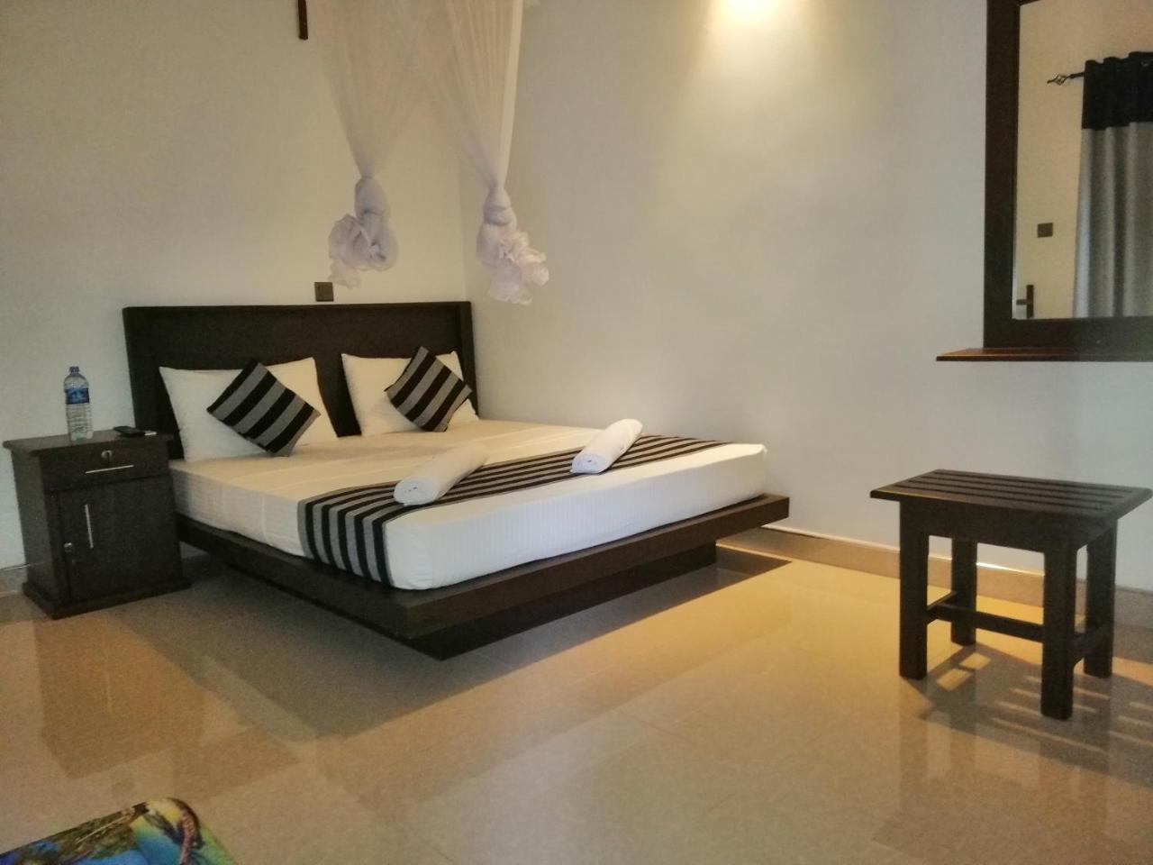 Induwara Safari Resort Udawalawe Luaran gambar